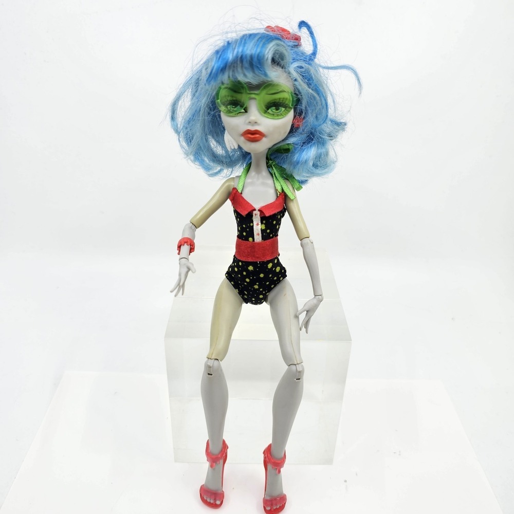 Monster High Ghoullia Yelps Skull Shores Doll 2008